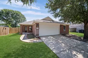 444 Decoster Blvd, Alvin, TX 77511 - Photo 2