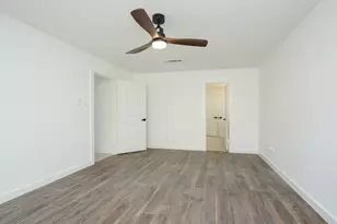 8518 Furlong Ln, Houston, TX 77071 - Photo 22