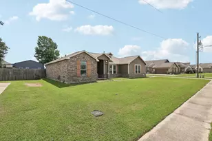 100 Jessica Dr, Dayton, TX 77535 - Photo 2