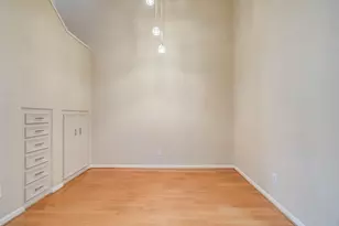 5230 Woodlawn Pl, Bellaire, TX 77401 - Photo 10