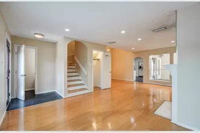 5230 Woodlawn Place, Bellaire, TX 77401 - Photo 6