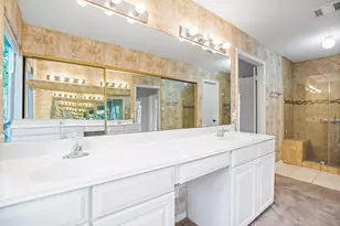 22 S Rain Forest Ct, The Woodlands, TX 77380 - Photo 20