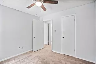 22 S Rain Forest Ct, The Woodlands, TX 77380 - Photo 12