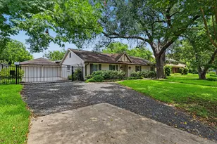5616 Pine St, Houston, TX 77081 - Photo 2