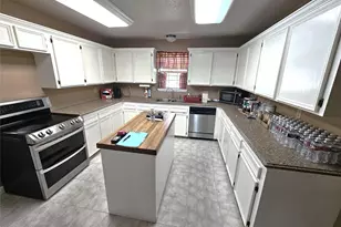 5100 Warpath St, Alvin, TX 77511 - Photo 10