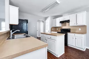 220 Kellyn Ct, Conroe, TX 77306 - Photo 8