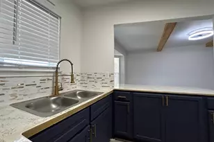 1010 S Wayside Dr, Houston, TX 77023 - Photo 2