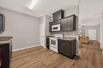 5726 Southwind Street, Houston, TX 77033 - Photo 10