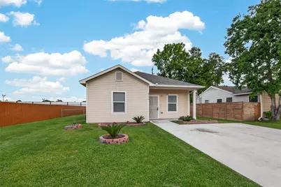 5726 Southwind Street, Houston, TX 77033 - Photo 1