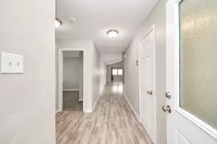 8622 Valley Meadow Dr, Houston, TX 77078 - Photo 2