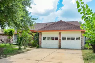 1927 Dormstom Ln, Houston, TX 77088 - Photo 2