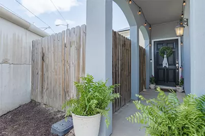 930 McKinney Park Lane, Houston, TX 77003 - Photo 2