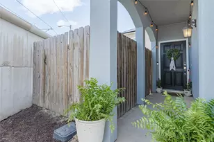 930 McKinney Park Ln, Houston, TX 77003 - Photo 2