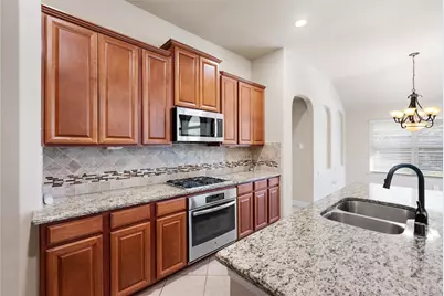 2411 Linden Bluff Court, Sugar Land, TX 77479 - Photo 8