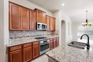 2411 Linden Bluff Ct, Sugar Land, TX 77479 - Photo 8