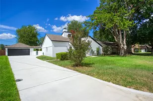 414 N Pecan Dr, Tomball, TX 77375 - Photo 2