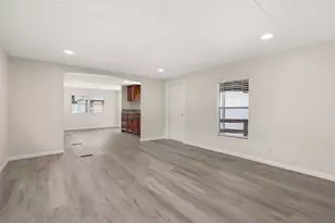 2222 N Austin Ave, Pearland, TX 77581 - Photo 4