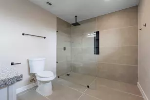 10202 Teneha Dr, Houston, TX 77033 - Photo 16