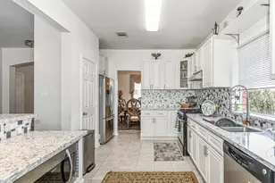 16410 Noblewood Ct, Sugar Land, TX 77498 - Photo 6