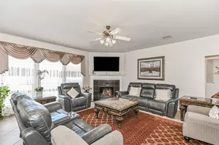 16410 Noblewood Ct, Sugar Land, TX 77498 - Photo 2
