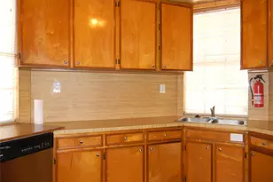611 St Marys Blvd, Galveston, TX 77550 - Photo 10