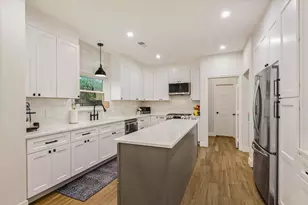 231 Creekside Dr, League City, TX 77573 - Photo 8