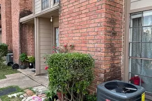 10501 South Dr, Houston, TX 77099 - Photo 2