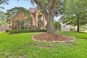 2106 Mountain Lake Dr, Kingwood, TX 77345 - Photo 2