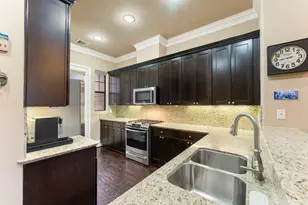 1049 W 22nd St, Houston, TX 77008 - Photo 10