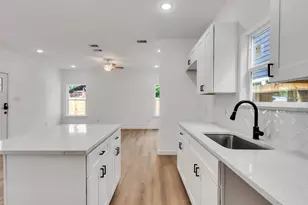 8102 Crestview Unit B, Houston, TX 77028 - Photo 6