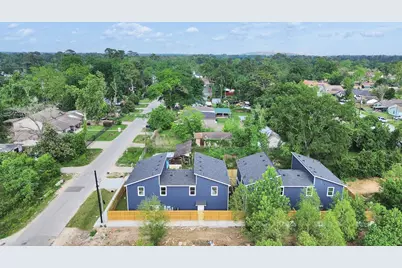 8102 Crestview Unit B, Houston, TX 77028 - Photo 2