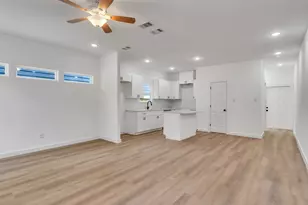 8102 Crestview Unit B, Houston, TX 77028 - Photo 4