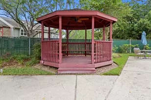 10152 Longmont Dr, Houston, TX 77042 - Photo 36