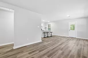 154 Lakeview Dr E, Livingston, TX 77351 - Photo 6