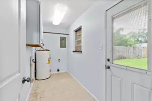 416 E Myrtle St, Angleton, TX 77515 - Photo 12