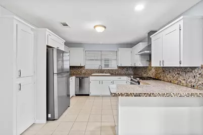 416 E Myrtle Street, Angleton, TX 77515 - Photo 10