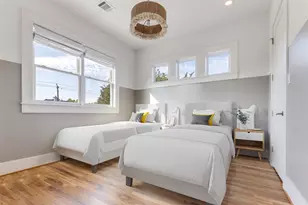 709 E 13th St, Houston, TX 77008 - Photo 32