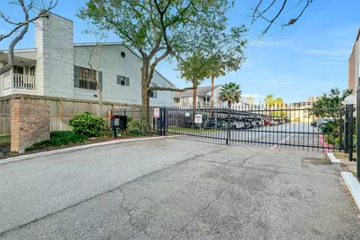 2001 Bering Drive #11H, Houston, TX 77057 - Photo 2
