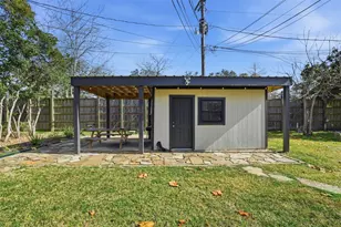 201 S Kansas Ave, League City, TX 77573 - Photo 16