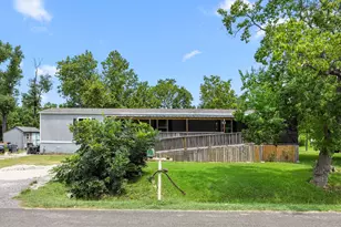 130 Foster St, Baytown, TX 77520 - Photo 2