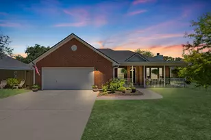 606 Walnut St, Sweeny, TX 77480 - Photo 1