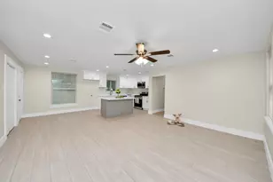 10521 Chesterfield Dr, Houston, TX 77051 - Photo 8