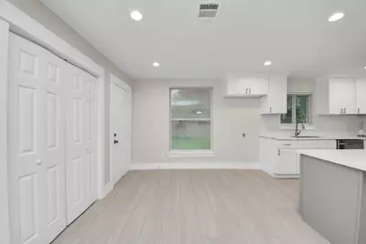 10521 Chesterfield Drive, Houston, TX 77051 - Photo 12
