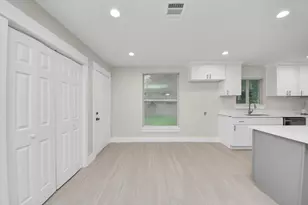 10521 Chesterfield Dr, Houston, TX 77051 - Photo 12