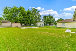 1108 Nottingham Dr, Angleton, TX 77515 - Photo 22
