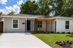 8027 Herschelwood St, Houston, TX 77033 - Photo 2