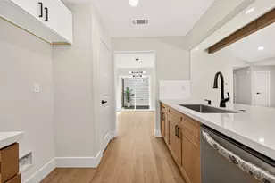 3615 Echo Grove Ln, Houston, TX 77043 - Photo 10
