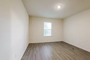 8213 Linda Vista Rd, Houston, TX 77028 - Photo 10