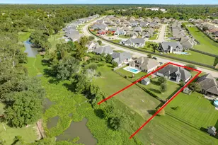 232 Creekside Ln, Lake Jackson, TX 77566 - Photo 2