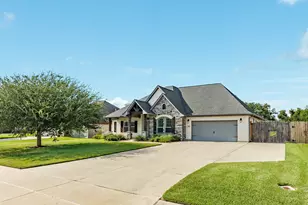 232 Creekside Ln, Lake Jackson, TX 77566 - Photo 1
